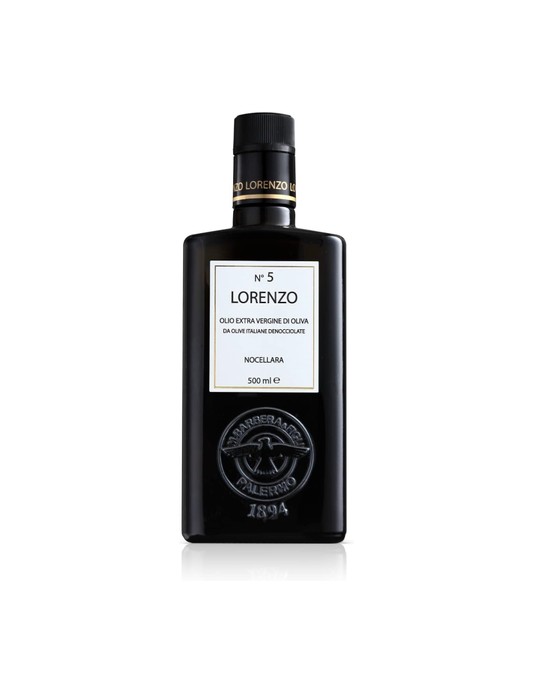 Olio Extravergine di Oliva Delicate Franci butelis – itališkas ypač tyras alyvuogių aliejus, iš Moraiolo, Frantoio ir Leccino veislių.